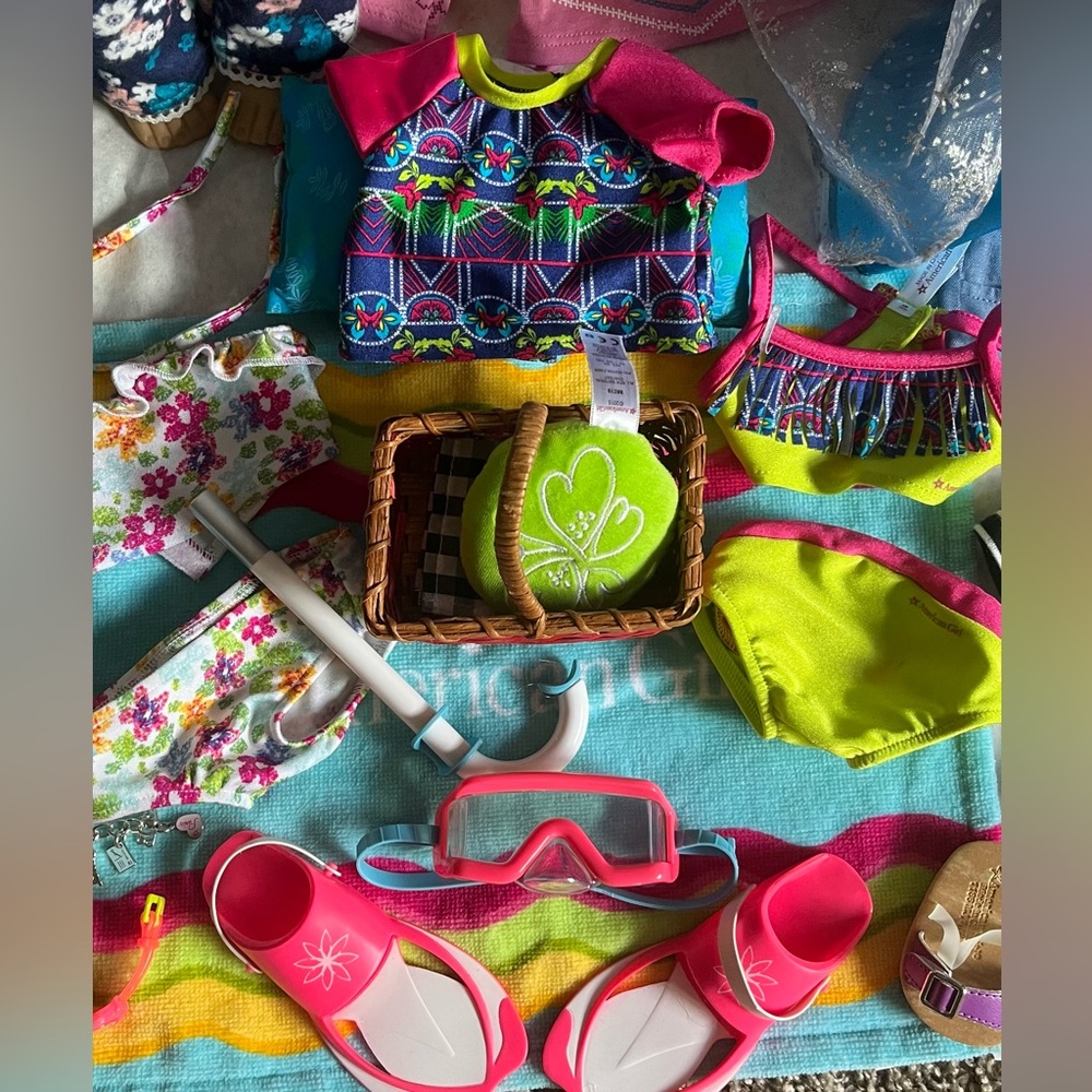 3 American Girl Dolls with accessories - Picture 15 of 16